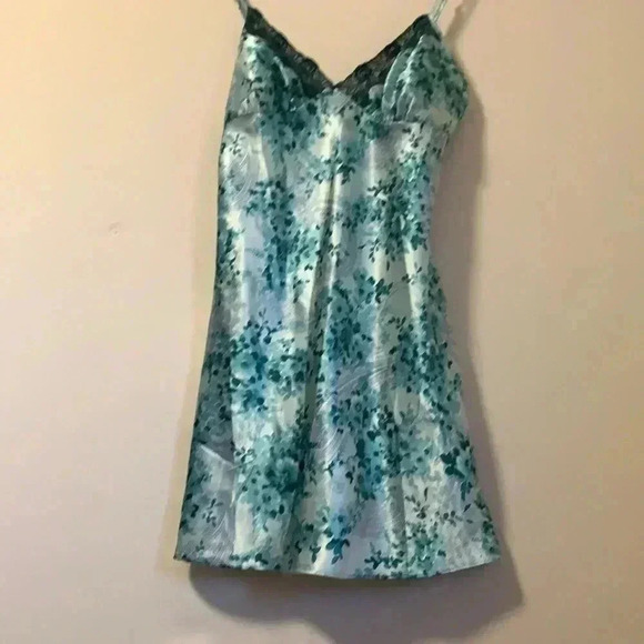 Secret Treasures soft  and slinky nightgown, adjustable straps. - Picture 2 of 11